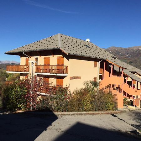 Appartement Offrant Une Magnifique Vue Des Montagnes Сен-Леже-ле-Мелез Екстериор снимка
