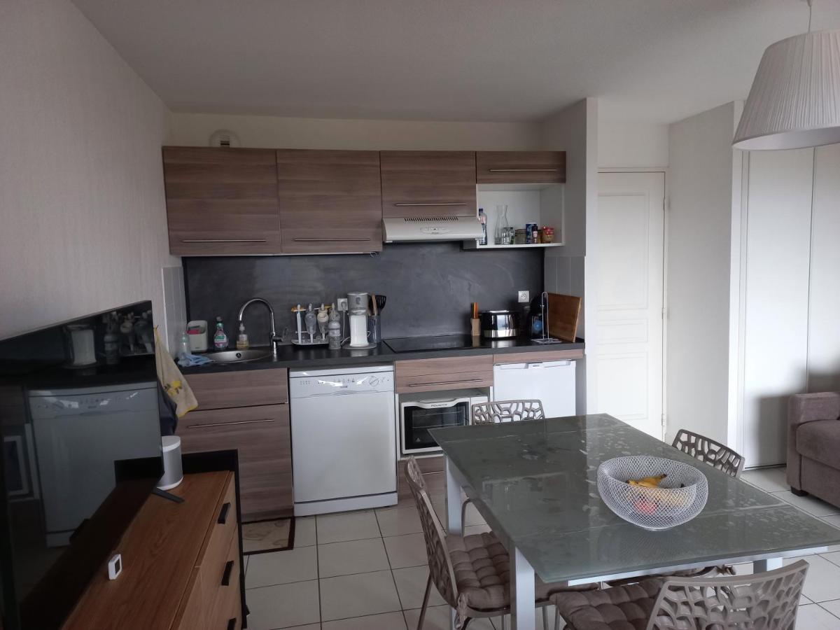 Appartement Offrant Une Magnifique Vue Des Montagnes Сен-Леже-ле-Мелез Екстериор снимка