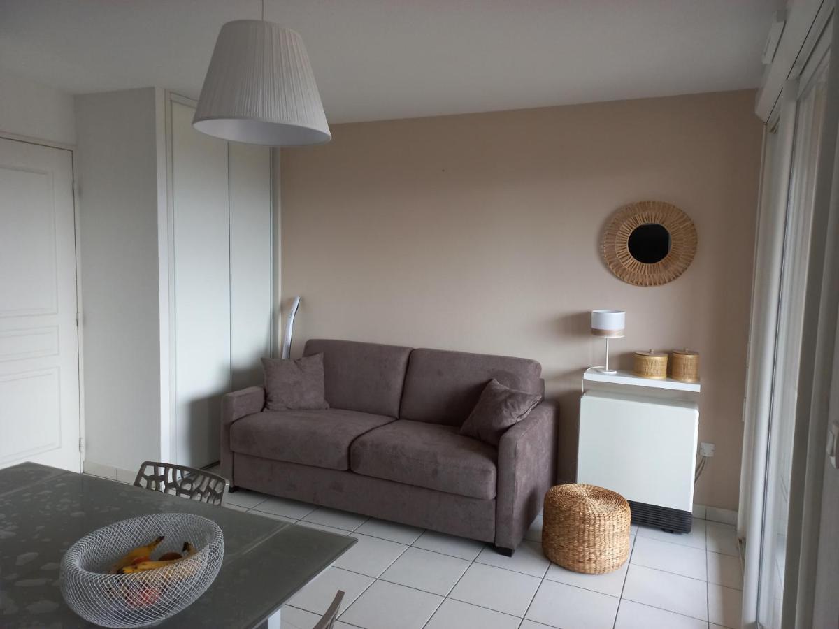 Appartement Offrant Une Magnifique Vue Des Montagnes Сен-Леже-ле-Мелез Екстериор снимка