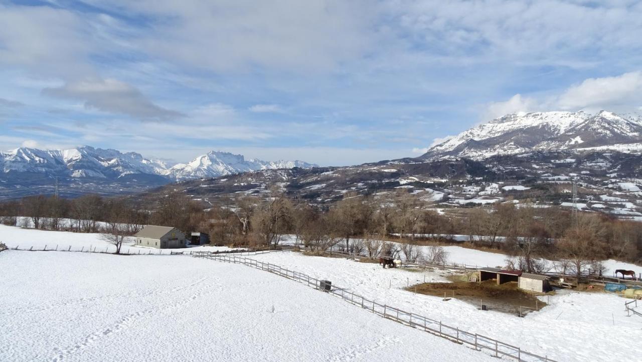 Appartement Offrant Une Magnifique Vue Des Montagnes Сен-Леже-ле-Мелез Екстериор снимка