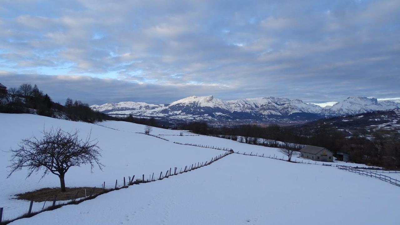 Appartement Offrant Une Magnifique Vue Des Montagnes Сен-Леже-ле-Мелез Екстериор снимка